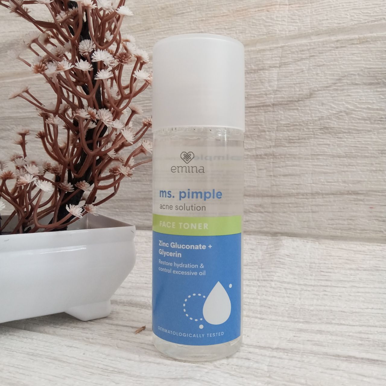 Ini adalah Emina Ms Pimple Face Toner 100ml brand: Emina, age_group: all ages, gender: female, capacity: 100 ml, ingredients: Aqua, Propylene Glycol, Glycerin, Triethanolamine, Lactic Acid, Zinc Gluconate, Phenoxyethanol, Butylene Glyco Glycolic Acid, Trideceth-9, Xylitol, Aloe Barbadensis Leaf Extract, PEG-40 Hydrogenated Castor Oil, Disodium EDTA, Ethylhexylglycerin, Polysorbate 20, Fragrance, Fragrance Hamamelis Virginiana (Witch Hazel) Extract, Epilobium Angustifolium Extract, Potassium Sorbate, Sodium Benzoate, Sodium Metabisulfite,