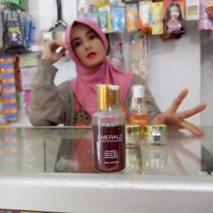 Ini adalah Kf Skin Blemish TH1 Toner brand: KF Beauty, age_group: all ages, gender: female, capacity: 60ml, ingredients: Aqua, Alcohol Denat, PEG-40 Hydrogenated Castor Oil, Cocamidopropyl Betaine, Phenoxyethanol, Fragrance (Parfum) Components and Finished Fragrances, Methylparaben, Disodium EDTA, Hamamelis Virginiana Extract, ci 16255, Ethylparaben, Butylparaben, ci 19140, Kojic Acid, Menthol, ci 42090, ci 77499, Propylparaben, 1,2-hexanediol,