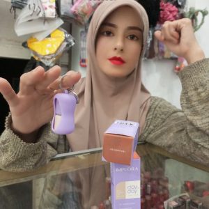 Ini adalah Implora Lip Bullet 02 Habitual brand: Implora, age_group: all ages, gender: female, capacity: 1.5 ml, ingredients: Diisostearyl Malate, Isononyl Isononanoate, Dimethicone, Synthetic Wax, Paraffin, Caprylic/Capric Triglyceride, Hexadecene, Cetyl Dimethicone, Dimethicone, Synthetic Beeswax, Microcrystalline Wax, Parfum, Phenoxyethanol,
