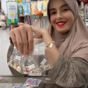 Ini adalah Gelang Tali size: L, material: rubber, color: multi-color, brand: GelangTaliBojonegoro, age_group: all ages, style: Casual aksesori, gender: female, pattern: plain,