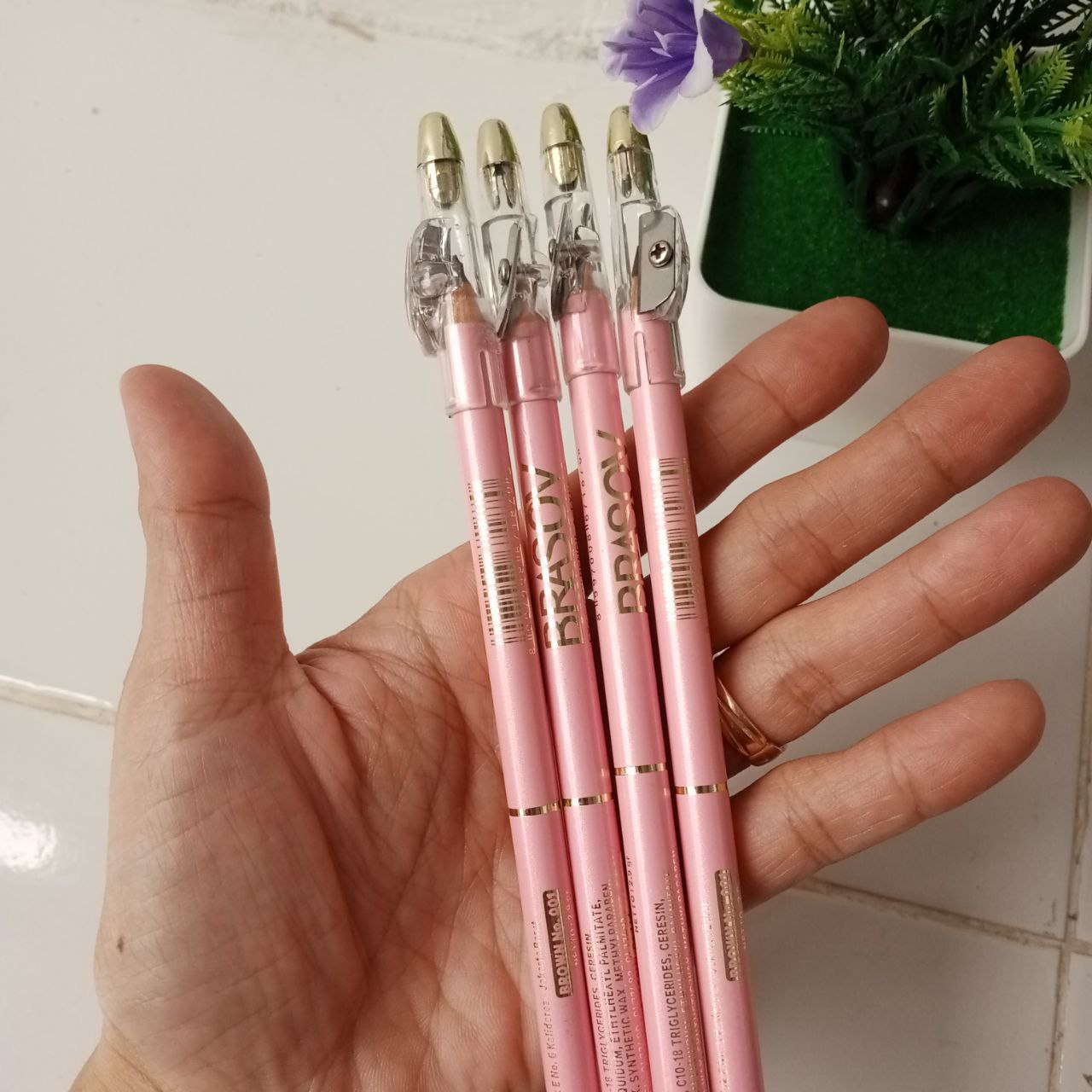 Ini adalah Brasov Pensil Coklat brand: brasov, age_group: all age, gender: female, capacity: 2.9 gr, ingredients: CERAALBA, C10-18 TRIGLYCERIDES, CERESIN,PARAFFINUM LIQUIDUM,ETHYLHEXYL PALMITATE,CARNAUBA WAX,SYNTHETIC WAX,METHYLPARABEN,PROPYLPARABEN,