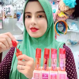 Ini adalah OMG Glassy Tint 01 brand: Oh My Glam, age_group: all ages, gender: female, capacity: 2ml, ingredients: Aqua,Tridecyl Trimellitate,Glycerin,PEG-8 Beeswax,Phytosteryl/Isostearyl/Cetyl/Stearyl/Behenyl Dimer Dilinoleate,Trehalose,Diglycerin,Jojoba Esters,Cetyl Alcohol,Hydroxyethyl Acrylate/Sodium Acryloyldimethyl Taurate Copolymer,Polysorbate 60,Helianthus Annuus Seed Extract,Phenoxyethanol,1,2-Hexanediol,Chlorphenesin,Sodium Hyaluronate,Sodium Ascorbyl Phosphate,Tocopheryl Acetate,Fragrance,Squalane,Allantoin,Stevioside,Ceteth-20,Steareth-20,Acacia Decurrens Flower Wax,Disodium EDTA,Polyglycerin-3,Sorbitan Isostearate,Ammonium Polyacrylate,Butylene Glycol,CI 77891,CI 19140,CI 17200,CI 45380,CI 16035,CI 77492,CI 77491,CI 77499,CI 15985,CI 42090,CI 45410,