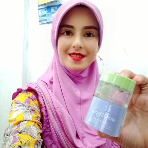 Ini adalah Glad2Glow Bluberry Moisturizer brand: Glad2Glow, age_group: all ages, gender: female, capacity: 30ml, ingredients: Aqua, Glycerin, Butylene Glycol, Hydrogenated Polyisobutene, Propylene Glycol Dicaprylate/Dicaprate, Cyclopentasiloxane, Ceramide EOP, Ceramide AP, Ceramide NS, Ceramide NG, Ceramide AS, Sodium Hyaluronate, Centella Asiatica Leaf Extract, Ammonium Acryloyldimethyltaurate/VP Copolymer, Hydroxyacetophenone, Betaine, Cyclohexasiloxane, Allantoin, Tridecyl Trimellitate, Hydroxyethyl Acrylate/Sodium,