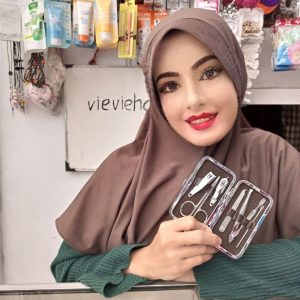 Ini adalah Set Menicure Kotak brand: menicureVievie, age_group: all ages, gender: female, capacity: 250ml, ingredients: stainless steel,