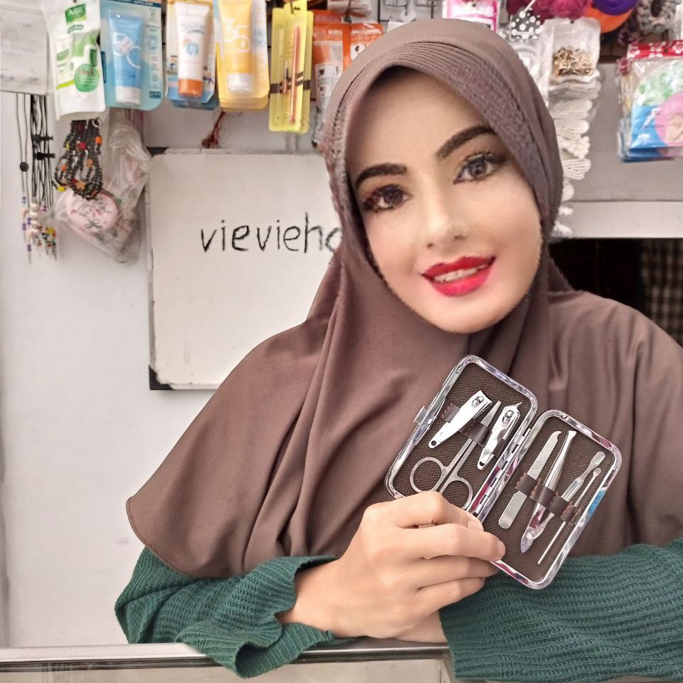 Ini adalah Set Menicure Kotak brand: menicureVievie, age_group: all ages, gender: female, capacity: 250ml, ingredients: stainless steel,