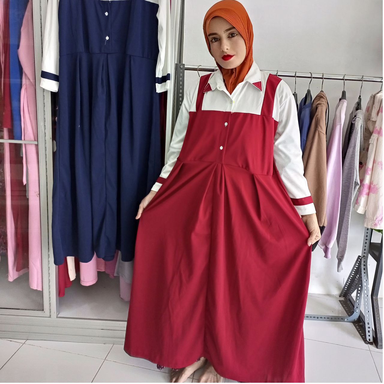 Ini adalah Gamis Viola Marun size: L, material: moscrepe, color: Maroon, brand: Gamisviola, age_group: all ages, style: casual style, gender: female, pattern: plain,