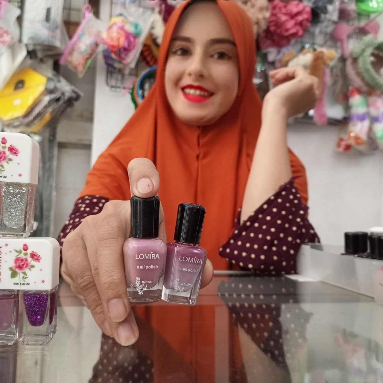 Ini adalah Kutek Lomira brand: Lomira, age_group: all ages, gender: female, capacity: 8 ml, ingredients: Butyl Acetate, Ethyl Acetate, Nitrocellulose, Polyacrylic Acid, Acetyl Tributyl Citrate, Isopropyl Alcohol, Alcohol,