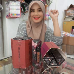 Ini adalah Salsa Lipcream Dynamatte no 13 brand: Salsa, age_group: all ages, gender: female, capacity: 5 ml, ingredients: trimethylsiloxysilicate,cyclopentasiloxane. isododecane,diisost earyl malate. hydrogenated polycyclopentadiene,silica,bulles dimethyl silylate,hexartearate,vanila planifolia fruit extract,phenoxyethanol.,