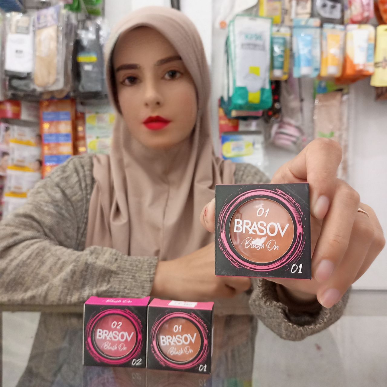 Ini adalah Brasov Blush On 01 brand: Brasov, age_group: all ages, gender: female, capacity: 4.5 ml, ingredients: Talc, Mica, Aluminum Silica, Magnesium Stearate, Ethylhexyl Palmitate, Dicaprylyl Carbonate, Caprylic/Capric Triglyceride, Dimethicone, Lanolin, 1 CI 77891, CI 77492, CI 15850: 1, CI 15850, CI 15985, CI 77491, CI 77499, Fragrance, Phenoxyethanol.,