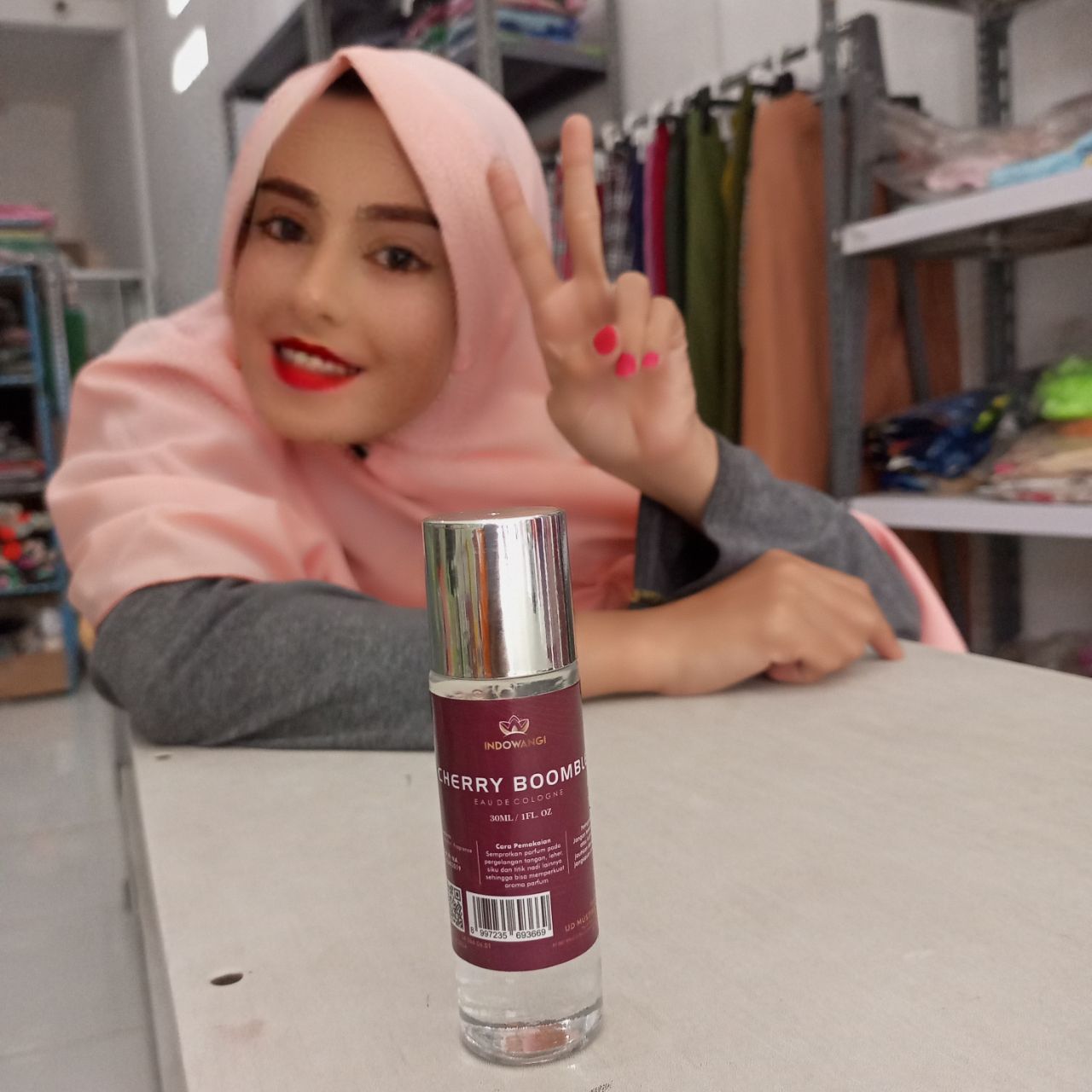Ini adalah Parfum Cherry Boomble brand: Indowangi, age_group: all ages, gender: female, capacity: 30 ml, ingredients: Ethyl Alcohol, Fragrance,