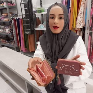 Ini adalah Dompet Sleep Pinktua size: 11 cm x 9.5 cm, material: synthetic, color: dark pink, brand: Dompetsleepbjn, age_group: all ages, style: casual wallet, gender: female, pattern: plain,