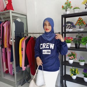 Ini adalah Sweater Crew Navy size: L, material: Fleece, color: navy, brand: sweaterwesternbjn, age_group: all ages, style: fashionable sweater, gender: unisex, pattern: plain,