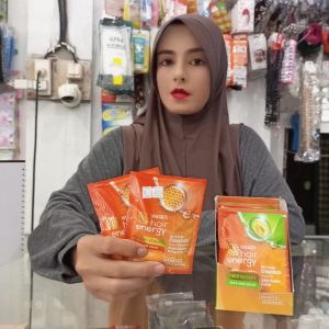 Ini adalah Makarizo Hair Creambath 30ml Royal Jelly brand: makarizo, age_group: all ages, gender: unisex, capacity: 30 ml, ingredients: Water (Aqua), Cetearyl Alcohol, Paraffinum Liquidum, Ethylhexyl Palmitate, Propylene Glycol, Cetyl Esters, Amodimethicone, Fragrance (Parfum), Behentrimonium Chloride, BIS (C13-15 Alkoxy) PG-Amodimethicone, Ceteareth-20, Cetrimonium Chloride, Royal Jelly, DMDM Hydantoin, C14-15 Alcohols, Menthol, Steartrimonium Chloride, Lactic Acid, Menthyl Lactate, Phenoxyethanol, Iodopropynyl Butylcarbamate, Oryza Sativa Bran Oil, Passiflora Edulis Seed Oil, Hydrolyzed Keratin, Methylchloroisothiazolinone, Euterpe Oleracea Fruit Oil, Methylisothiazolinone, CI 15985, CI 16255,