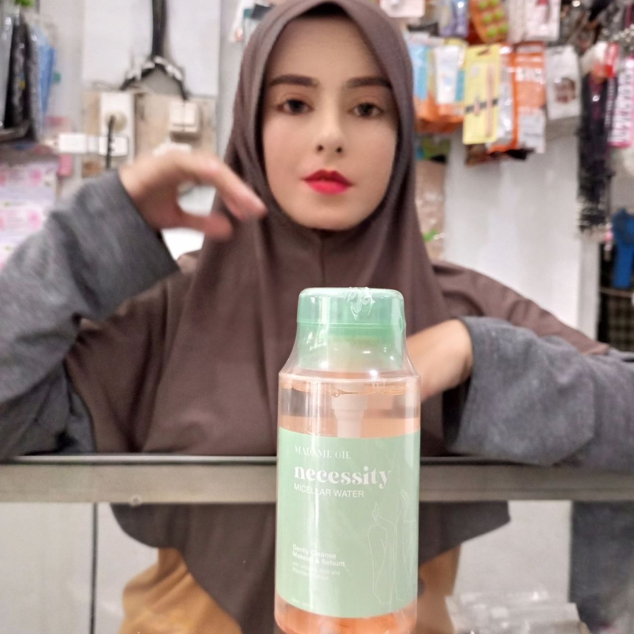 Ini adalah Madame Gie Micellar Water 300ml brand: Madame Gie, age_group: all ages, gender: female, capacity: 300 ml, ingredients: Aqua, Cocamidopropyl Betaine, Glycerin, Poloxamer 184, Phenoxyethanol, PEG-40 Hydrogenated Castor Oil, Rubus Villosus Fruit Extract, Linoleic Acid, Camellia Japonica Seed Extract, Tremella Fuciformis Polysaccharide, Sodium Hyaluronate, Disodium EDTA,