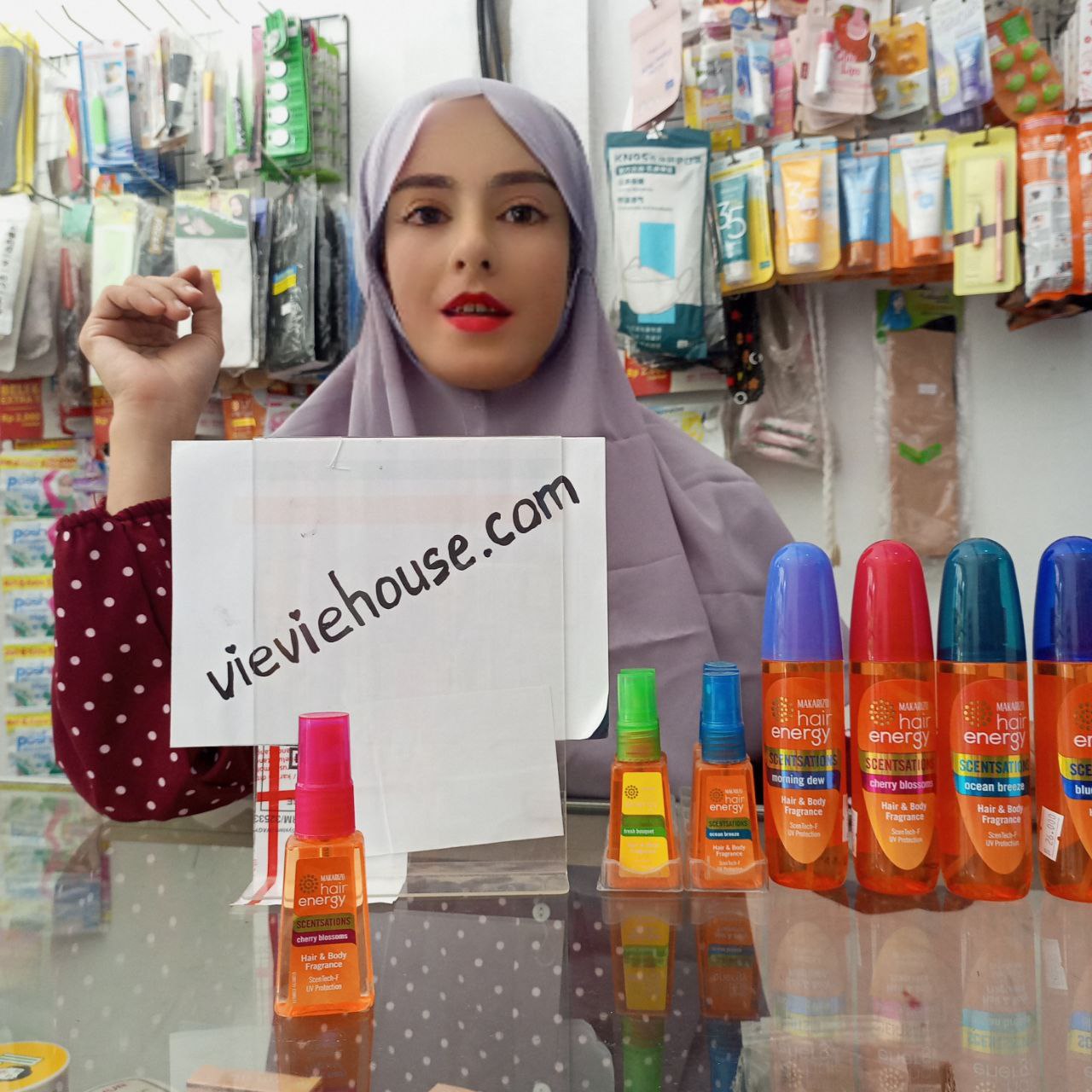 Ini adalah Makarizo Hair Fragrance Cherry 30ml brand: makarizo, age_group: all ages, gender: female, capacity: 30 ml, ingredients: water (aqua), alcohol, fragrance (parfum), peg-40 hydrogenated castor oil, isoamyl methoxycinnamate, peg-12 dimethicone, panthenyl ethyl ether, phytantriol, tocopheryl acetate, niacinamide, aesculus hippocastanum seed extract, yeast extract, ammonium glycyrrhizate, benzalkonium chloride, propylene glycol, glycine soja oil, panthenol, zinc gluconate, caffeine, retinyl palmitate, biotin, ascorbyl palmitate,